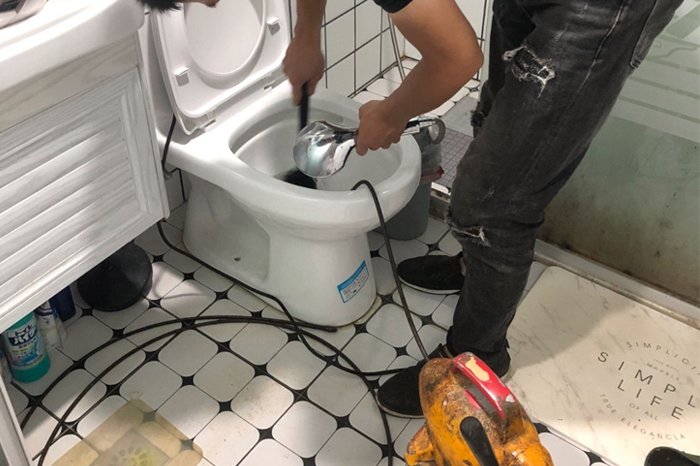 宜阳马桶堵塞自己疏通还是找师傅?专业上门服务让你省时更省心
